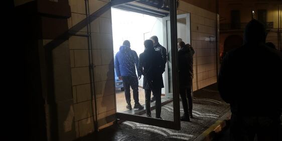 Afragola, bomba esplode contro autosalone 5