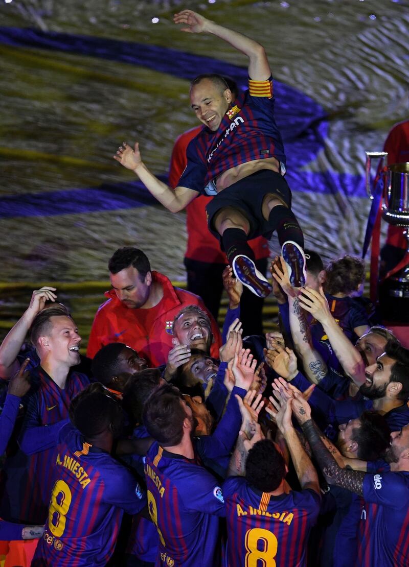 Il commovente addio di Iniesta al Barcellona 8