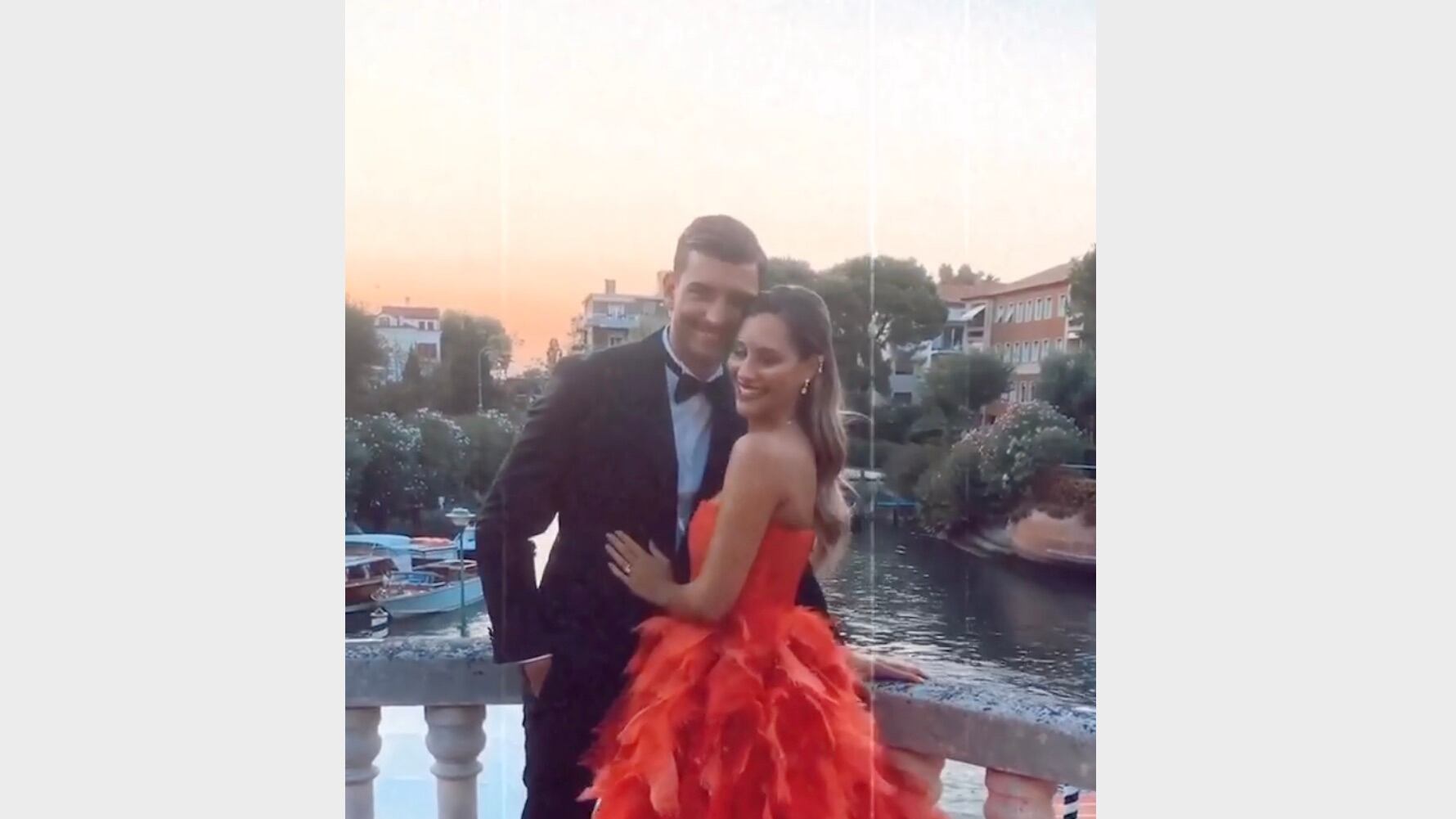 Beatrice Valli nella bufera: attacca la De Girolamo e un ladro ruba i vestiti al fidanzato