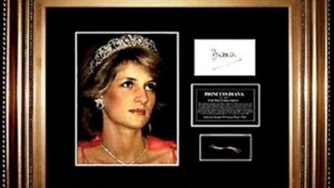 I capelli di Lady D venduti su Amazon