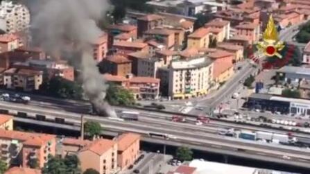 Tir in fiamme sulla A14, l'urlo: "Questo è un incubo"