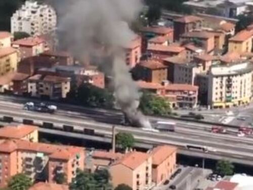 Tir in fiamme sulla A14, l'urlo: "Questo è un incubo"