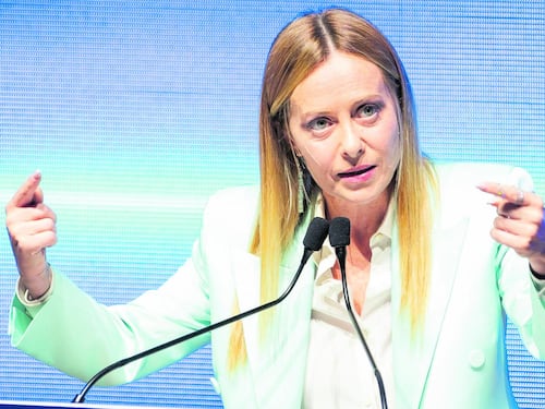 Meloni sfida l’Ue sui conti. “L’Italia non sta qui per dire sempre di sì”