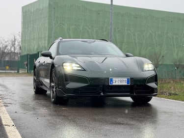Porsche Taycan Turbo S: la gallery dell'elettrica "familiare" da 952 CV 19