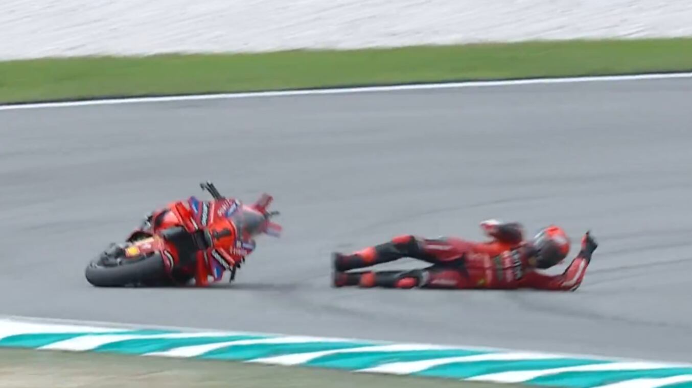 MotoGP, Malesia: caduta di Bagnaia durante la Sprint Race