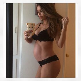 Sarah Stage: dopo il parto e la gestazione senza pancia, la modella mostra la forma ritrovata 15
