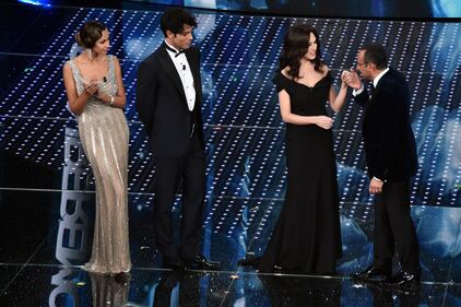 Sanremo 2016: gli abiti della prima serata 28