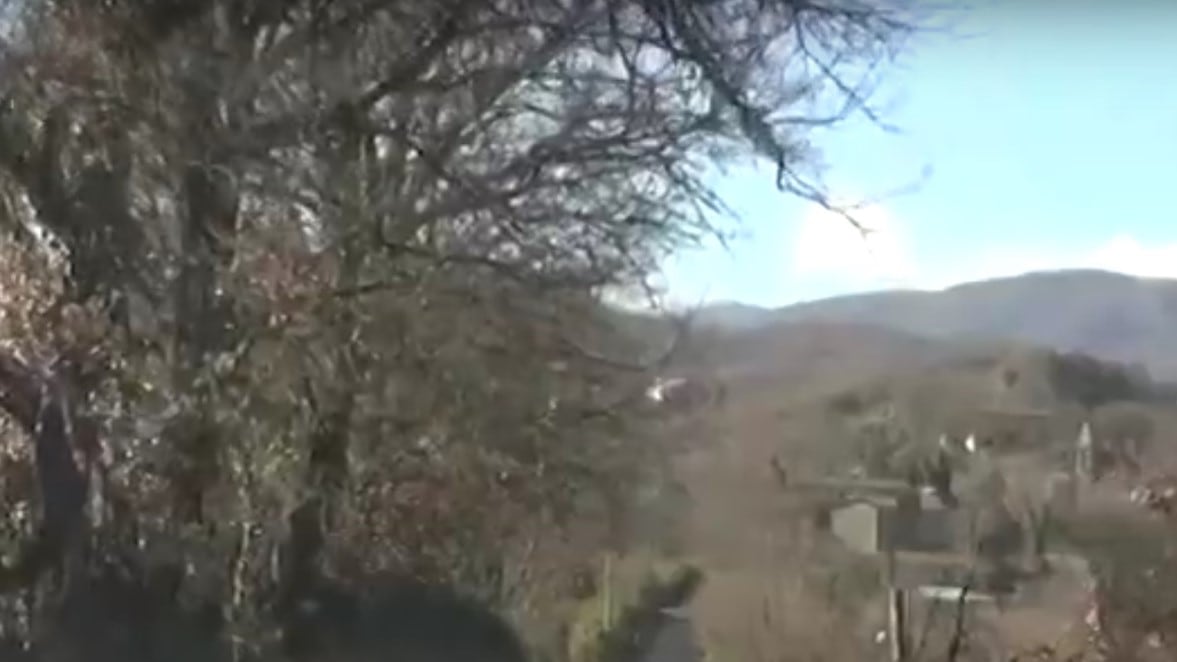 Tagliano la strada a un 70enne, lo pestano e rubano il telefono