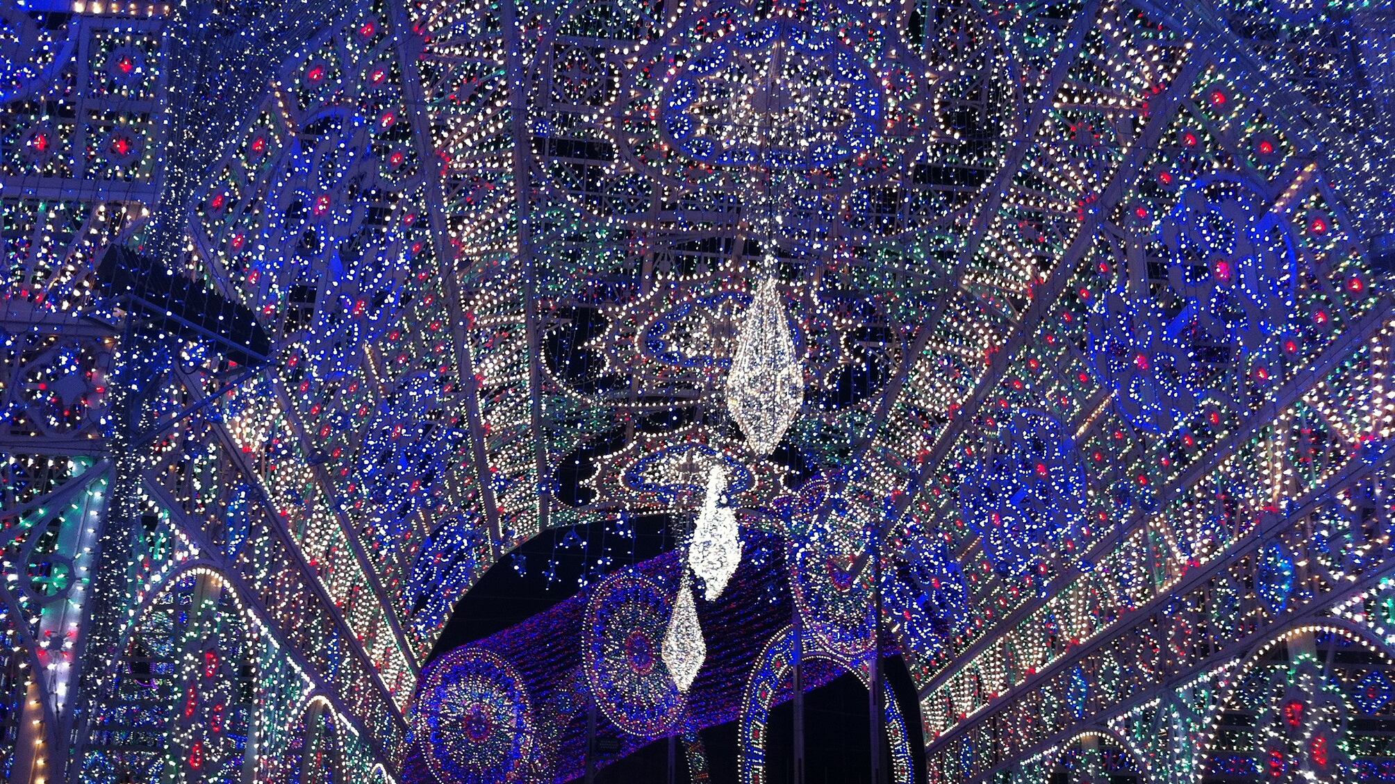 Scorrano, nel paese delle luminarie tra fede ed economia