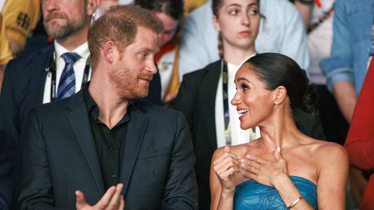 "Capisco le paure di Carlo…" Bordata del papà contro Meghan Markle