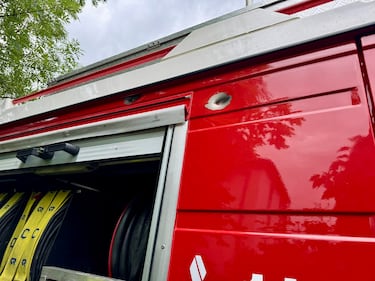 San Candido, l'omicida spara verso i pompieri: le immagini dei colpi sulla vettura 4