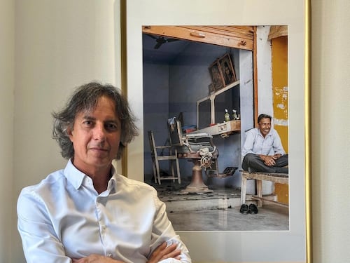 “Proud to be hairdressers”: un tributo ai parrucchieri poveri del mondo. Oltre il glamour, la dignità di un mestiere