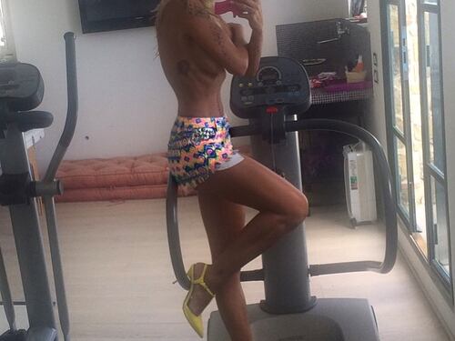 Guendalina Canessa: topless in palestra su Instagram