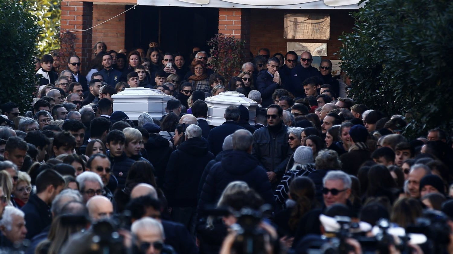 Incidente Corso Francia, il legale di Camilla deposita l'atto: "Ragazze passate con il verde"