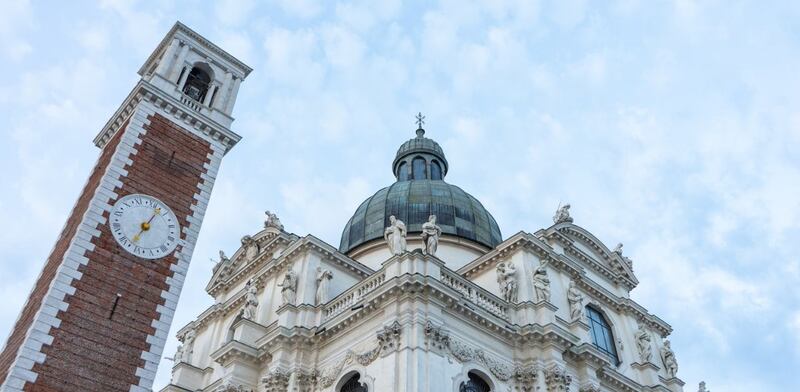 Chiesa di Vicenza con campanile