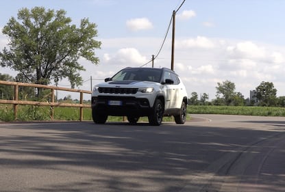 Jeep Compass 4XE, guarda tutte le foto della nostra prova 22