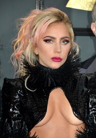 Lady Gaga in pelle ai Grammy Awards 5