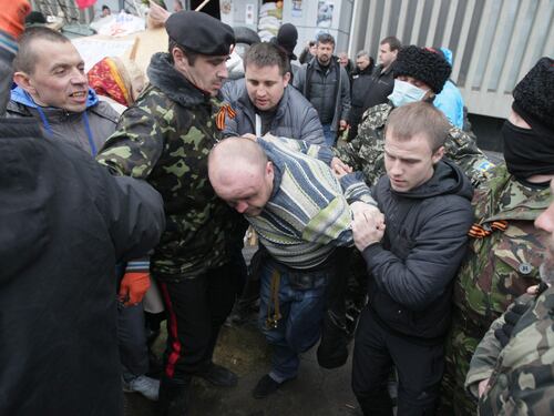 Ucraina, forze speciali contro i filo russi a Slovyansk: morti e feriti