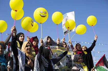 I palestinesi festeggiano l'anniversario della morte di Arafat 14