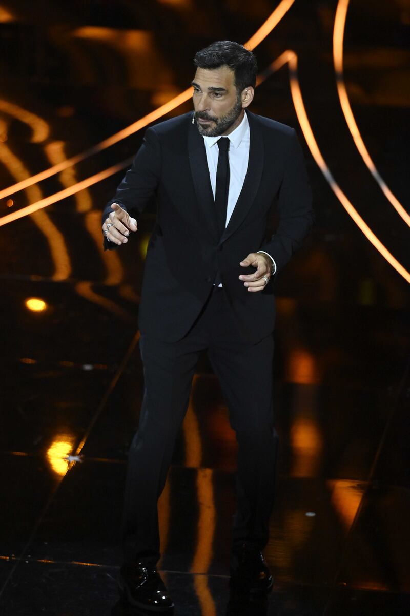Sanremo 2024: ecco il look della terza serata del Festival di conduttore, co-conduttrice e ospiti 19