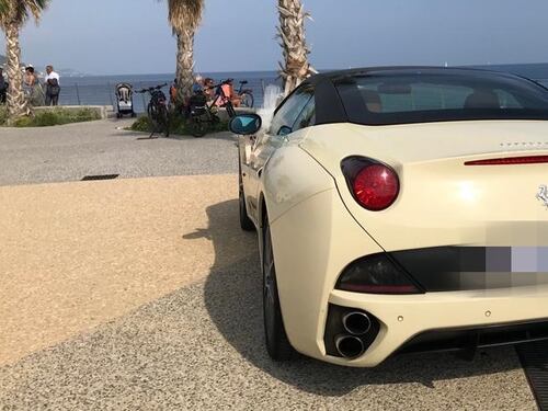 Bordighera, monegasco posteggia Ferrari su belvedere, 253 euro di multa
