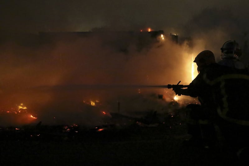 La "Giungla" di Calais va a fuoco nella notte 4