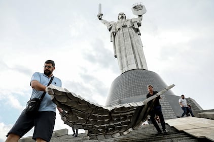 Monumenti, strade e festività: così Kiev si smarca dall'influenza culturale russa 1