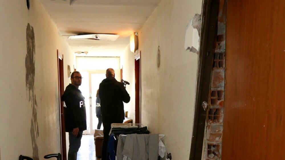 Sgomberato residence dell'illegalità pieno di stranieri e clandestini