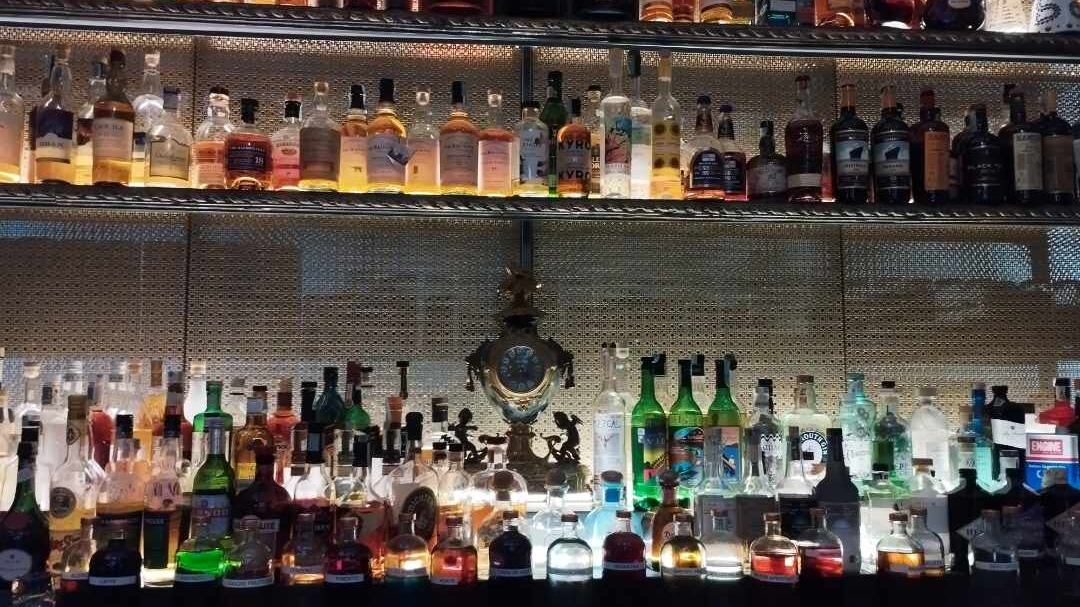 ScottoJonno, quasi un “café chantant”
