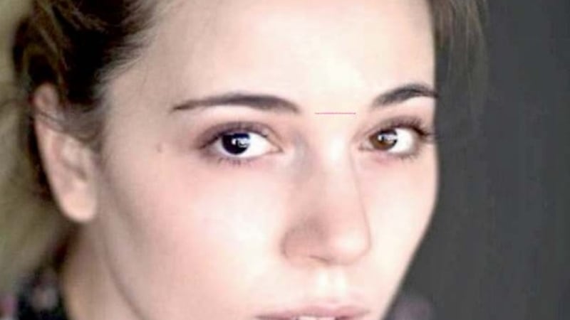 L'attrice Francesca Carocci morta per infarto a 28 anni: curata con gli antidolorifici e dimessa