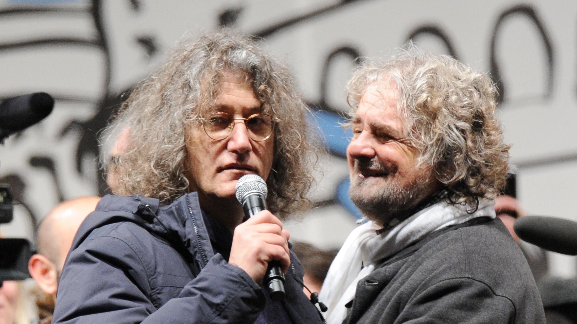Gli affari di Casaleggio & C.: tu vai sul blog, loro incassano