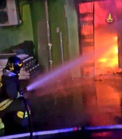 Incendio al centro commerciale a Castel Romano 4