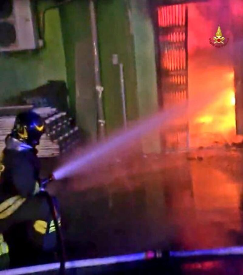Incendio al centro commerciale a Castel Romano 4