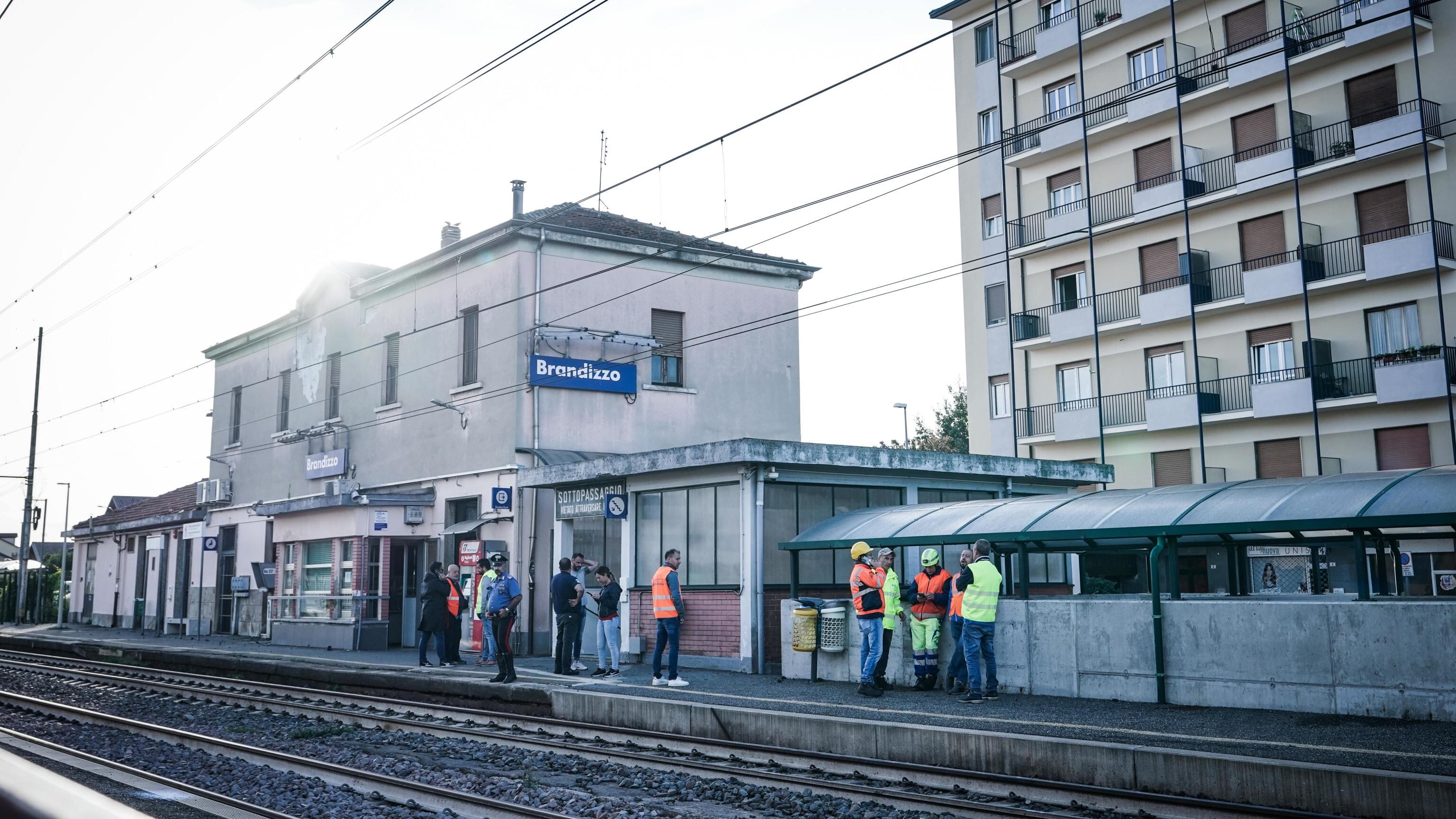 "Abbiamo sentito un boato". Le ipotesi sull'incidente del treno e quella certificazione scaduta