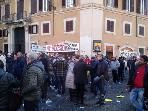 La manifestazione dei tassisti a Montecitorio