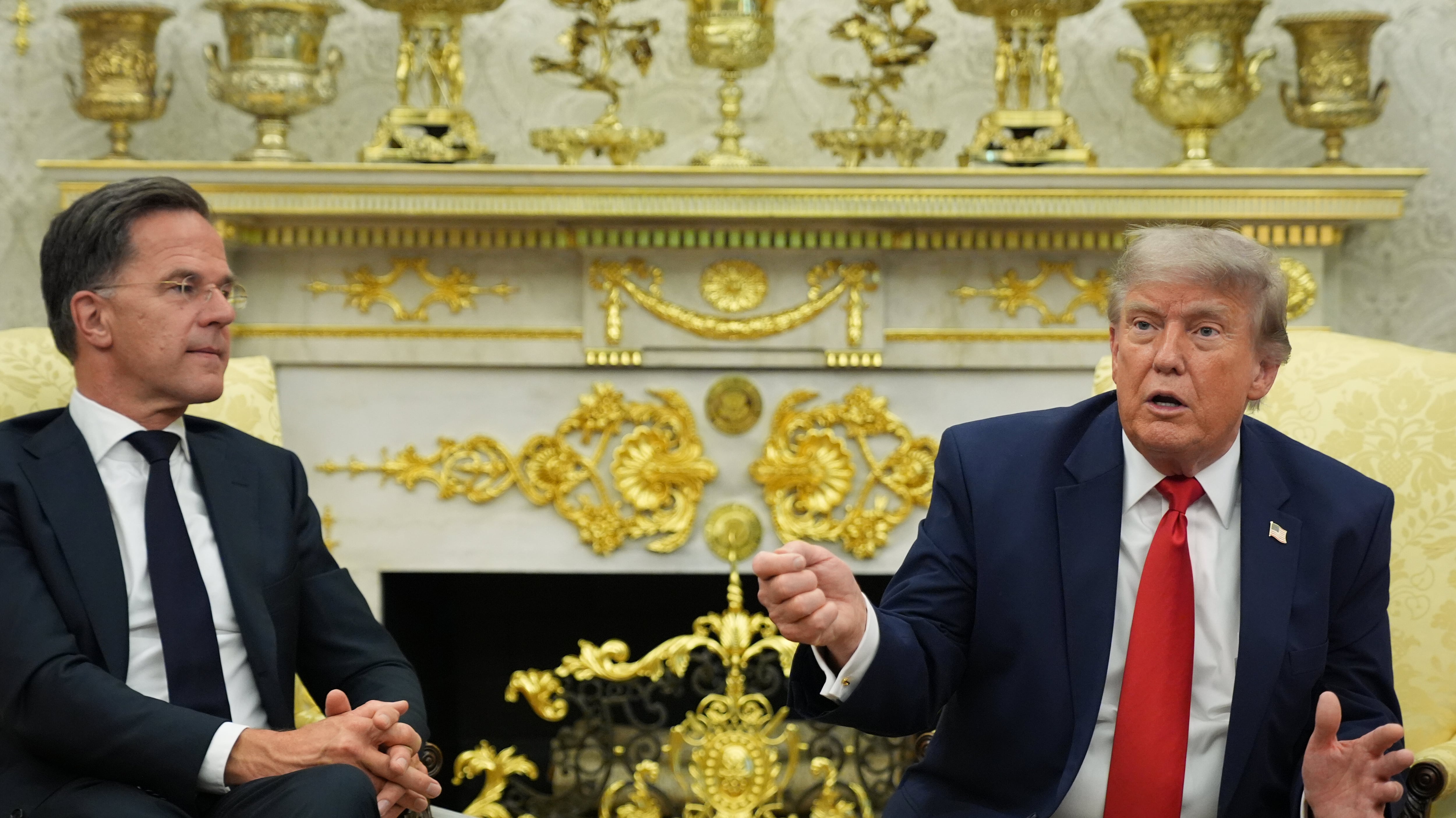 Iperattivo e influente anche oltre la carica. E i legami col tycoon