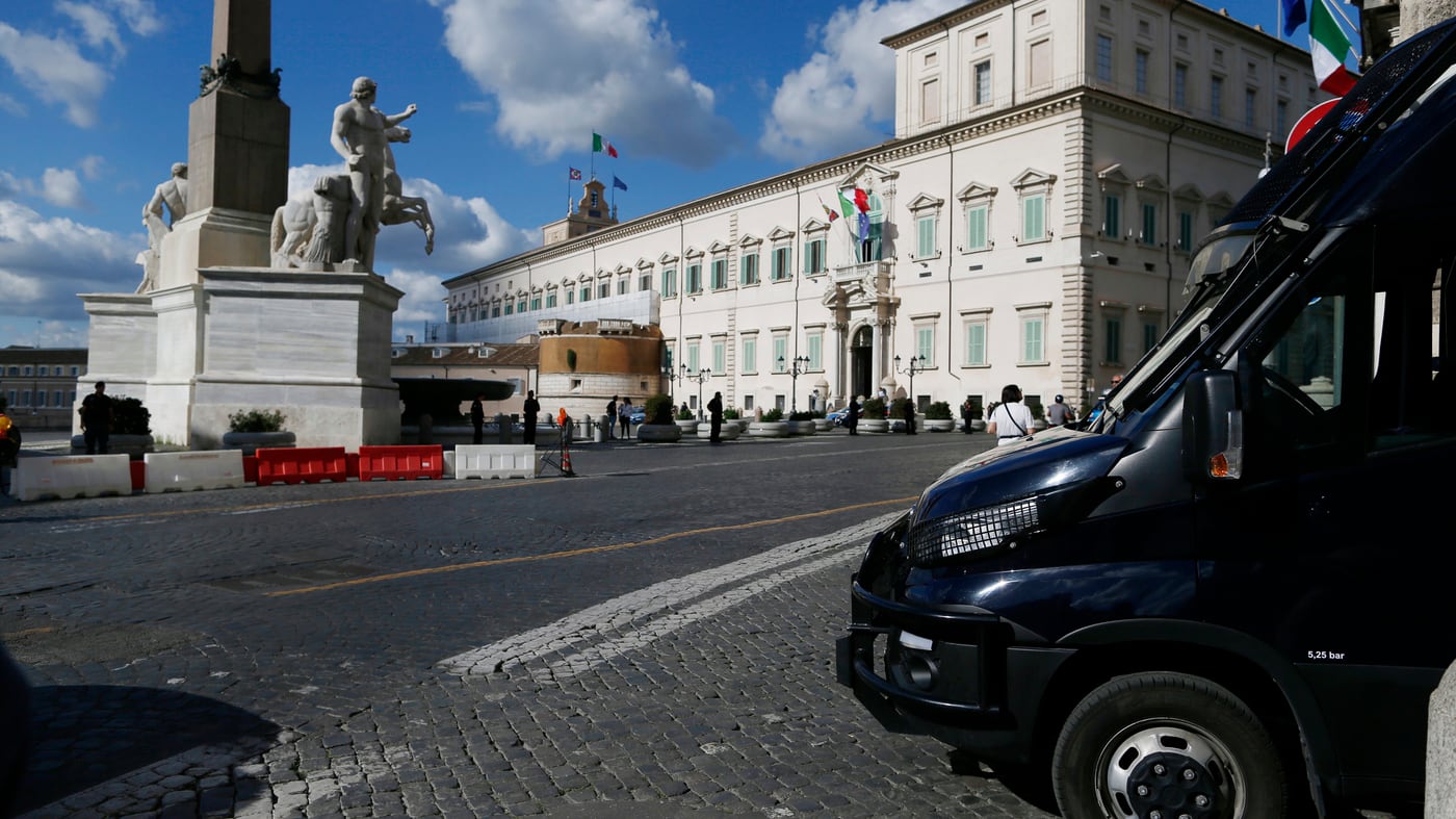 Manovra, Conte lascia il tavolo per andare a riferire al Colle