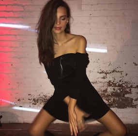 Emily Ratajokowski, quasi fuori di capezzolo 11