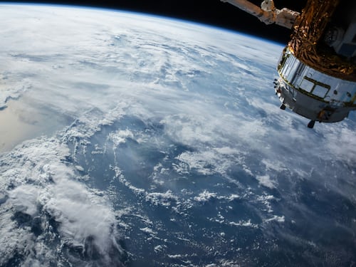 300 satelliti proiettile in orbita: cosa può fare la super rete cinese