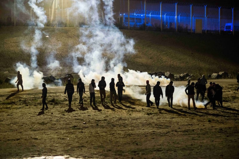 A Calais scoppia la rivolta nella "giungla" 1