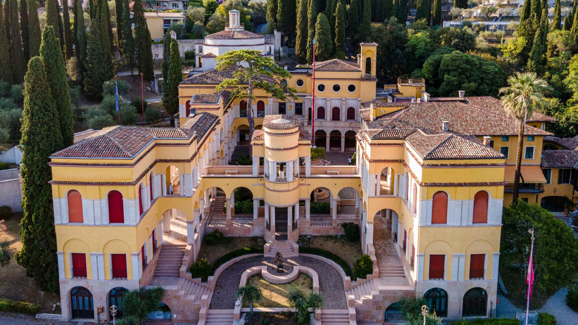 Colpo al Vittoriale: rubati gioielli e sculture in mostra per un milione