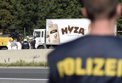 Austria, 71 immigrati morti soffocati in un tir 3
