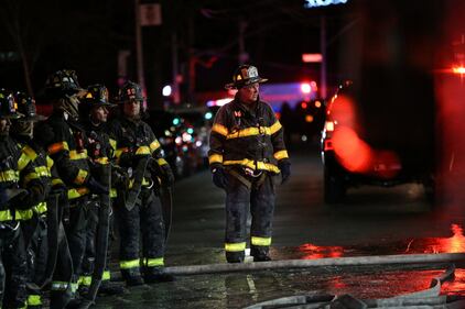 New York, brucia un intero palazzo nel Bronx 3