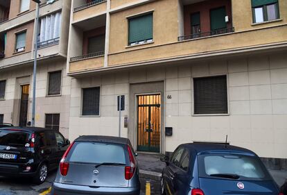 Torino, le immagini dell'appartamento in cui si è consumato il femminicidio 8