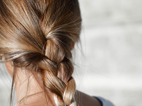 Capelli pieni di pesticidi, a rivelarlo uno studio europeo