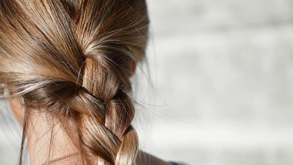 Capelli pieni di pesticidi, a rivelarlo uno studio europeo