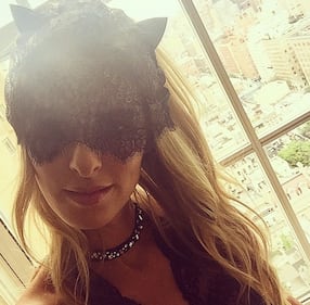 Nicky Hilton: abito bianco sexy ma sobrio per la sorellina di Paris  7