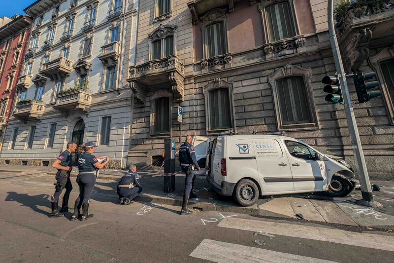 Furgone investe quattro pedoni a Milano