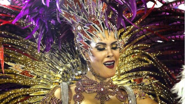 Nel Carnevale della lingua le parole sono costumi che nascondono la verità