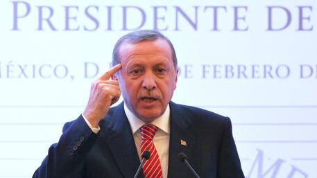Armi ai ribelli in Siria, Erdoğan attacca: "La stampa la pagherà"